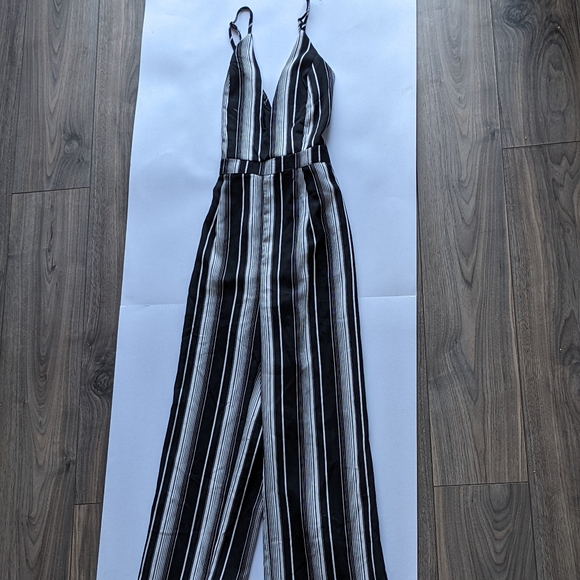 S Chic Black & White One-piece By Revamped - Picture 6 of 16